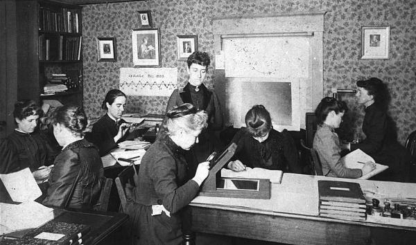 Astronomer_Edward_Charles_Pickering's_Harvard_computers
