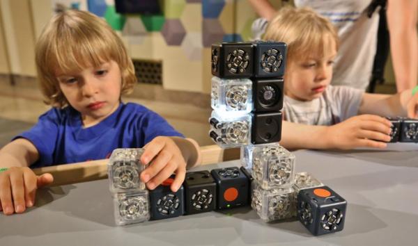kids building robot blocks in tech studio